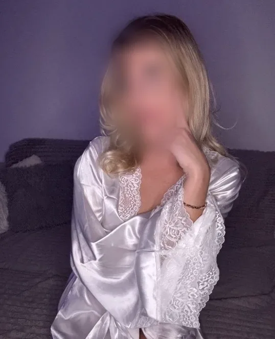 Emma, 25