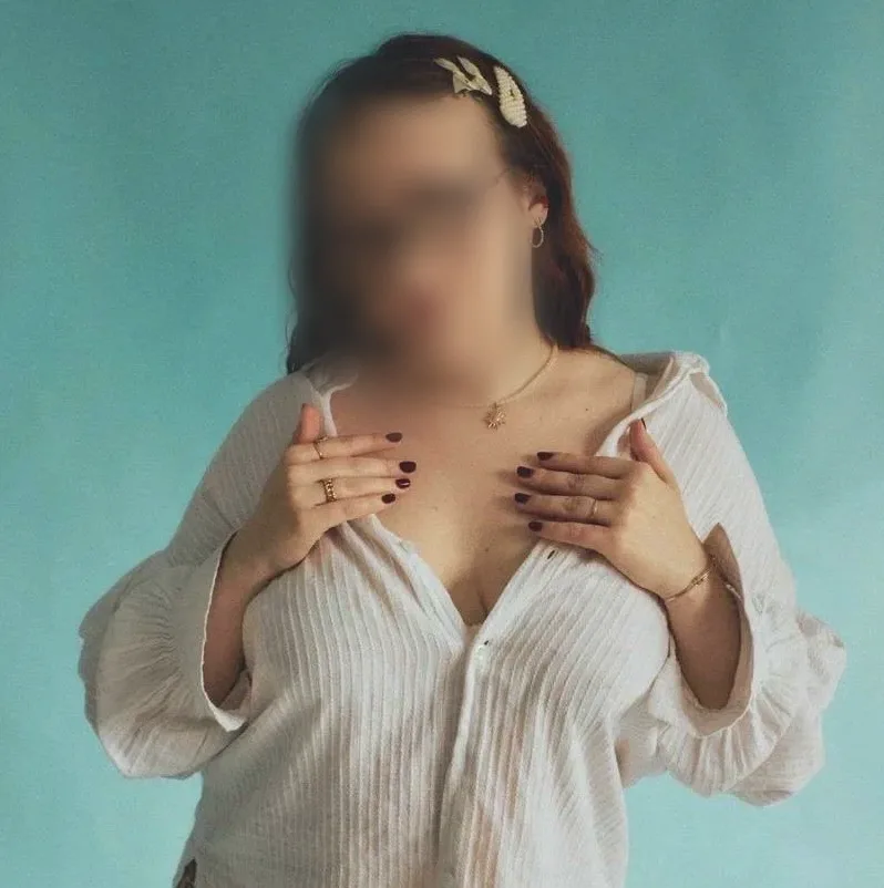 Lilly, 21