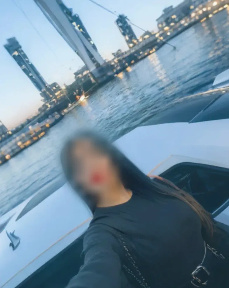 Nadja, 35