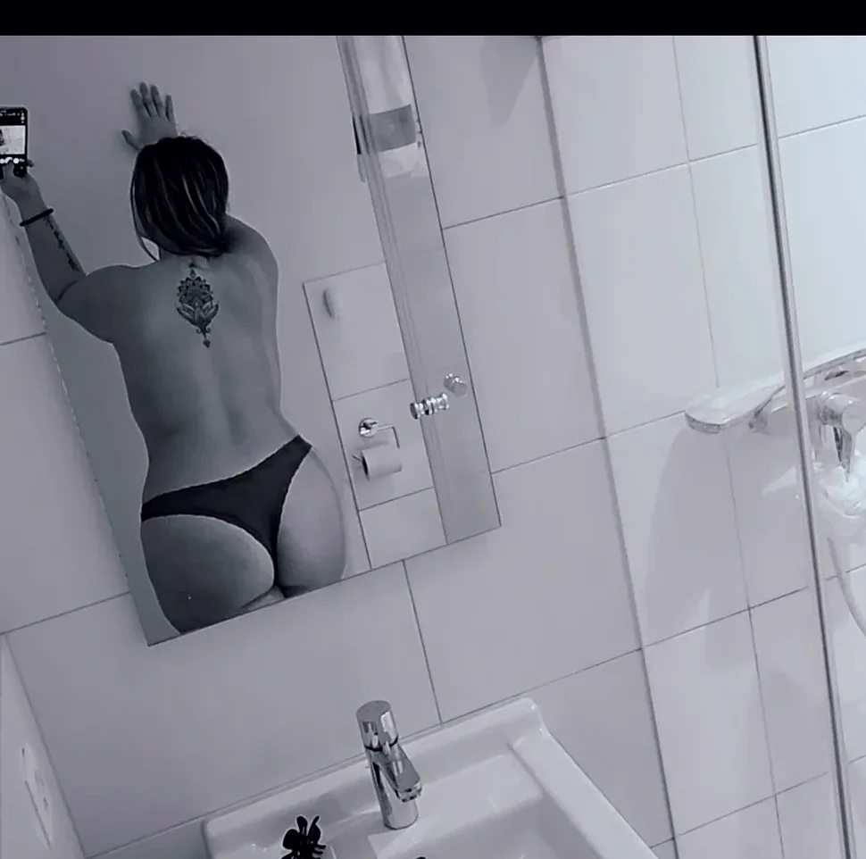 Özlem, 28