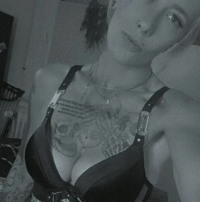 Sophia, 32