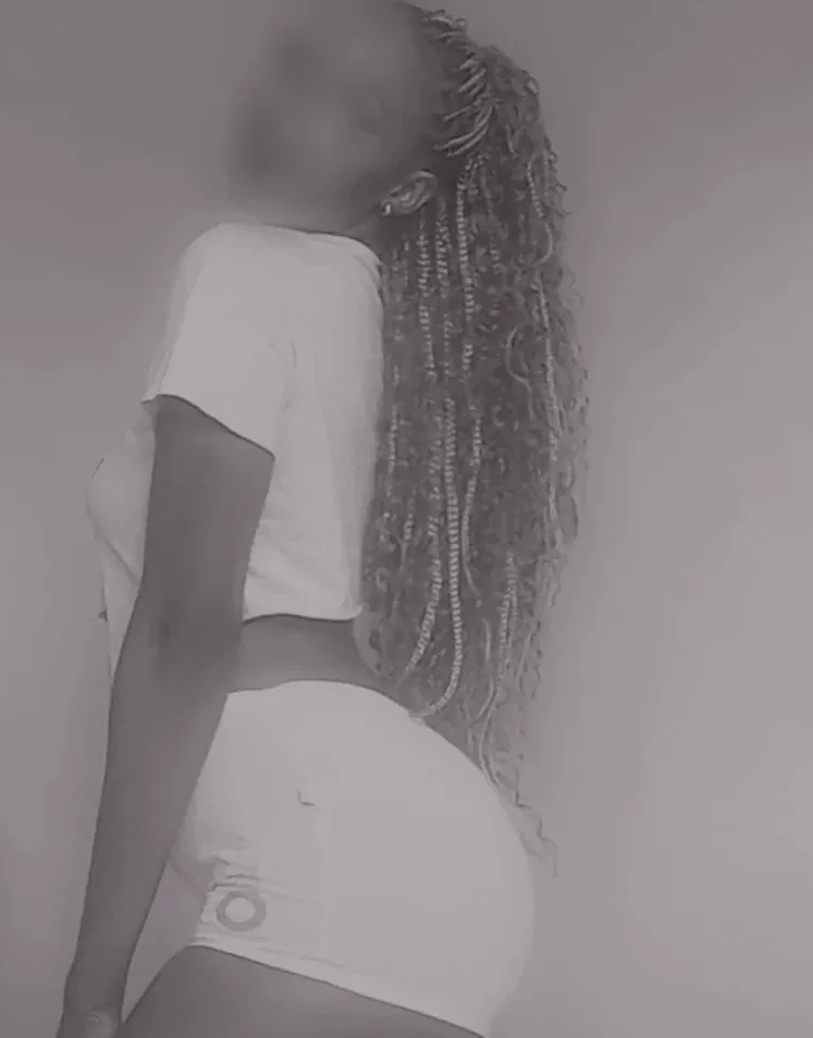 Yvonne, 28